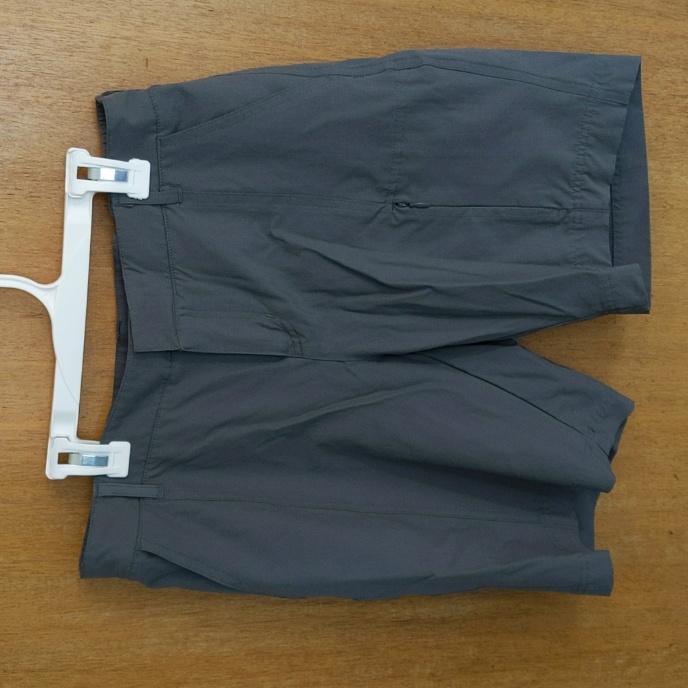 32 degree cool women shorts size medium with partial elastic waistband